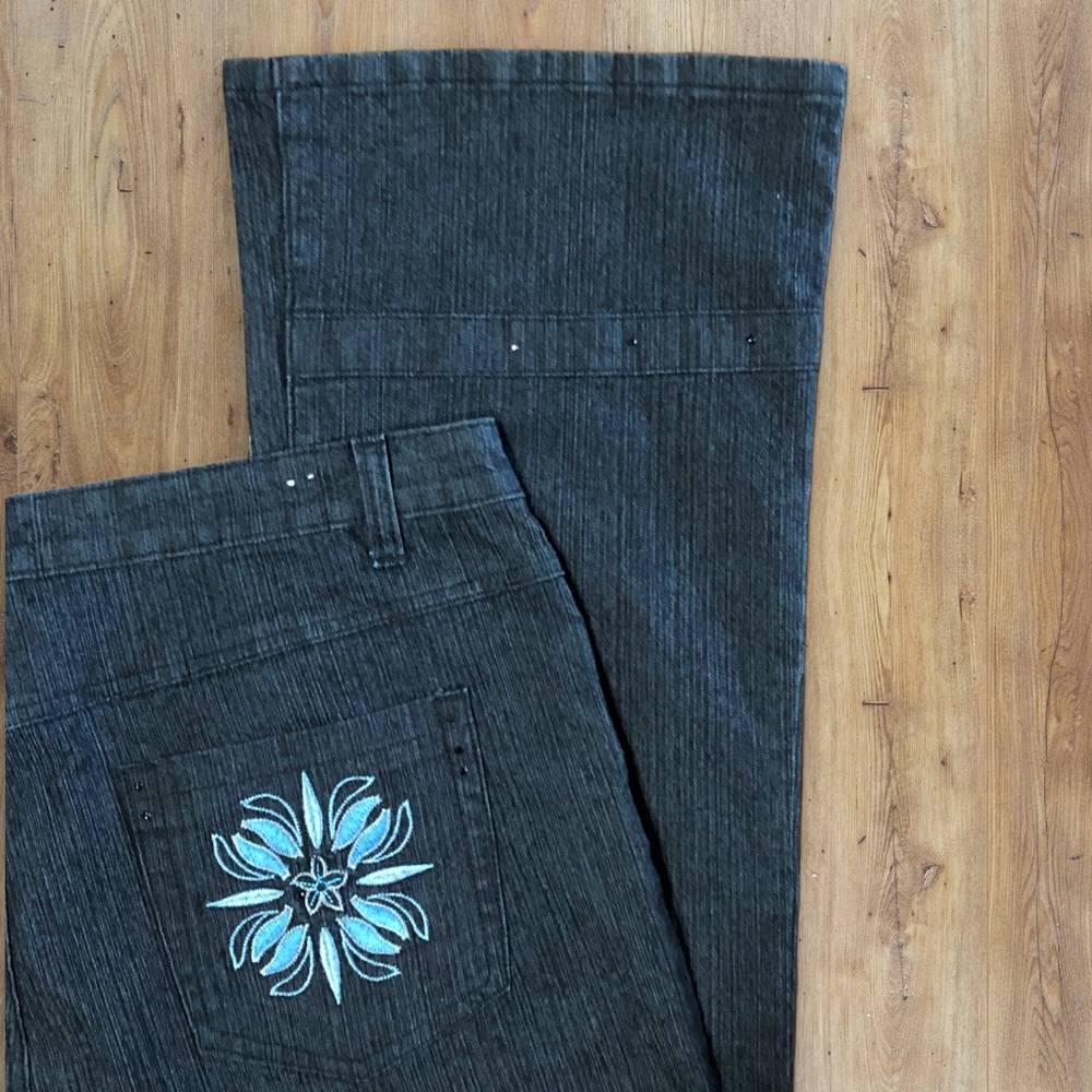 New Cosmopolitan JeansWear Embroidered Blackest Blue High Rise Boot Cut Jeans 14 - Picture 8 of 14